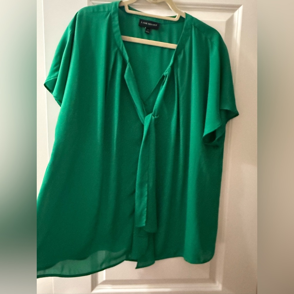 Green dressy blouse with tie womens size 18 from Lane Bryant.